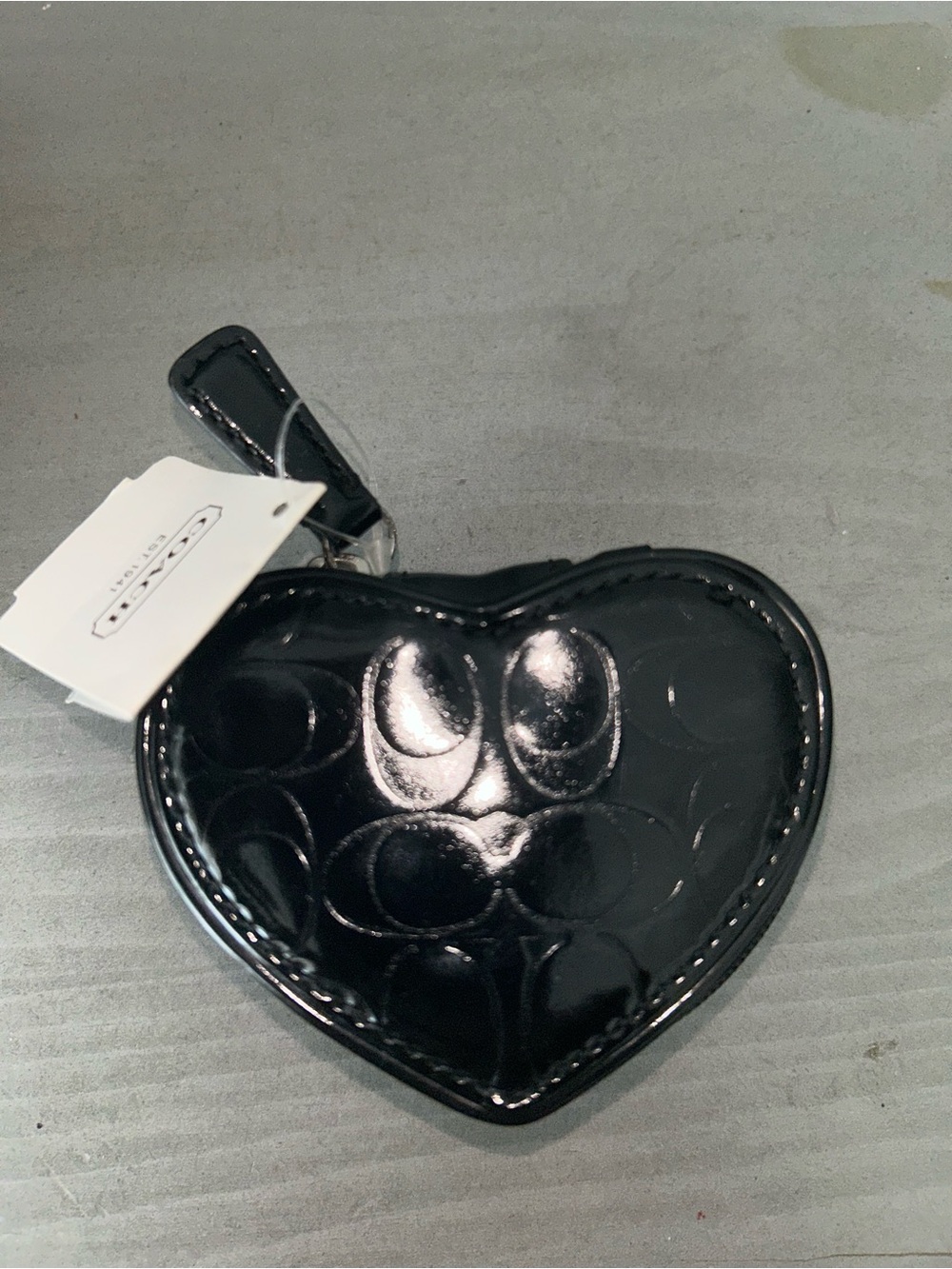 Coach Heart-Shaped Patent Leather Key & Card Holder w mirror NWT mirror defect